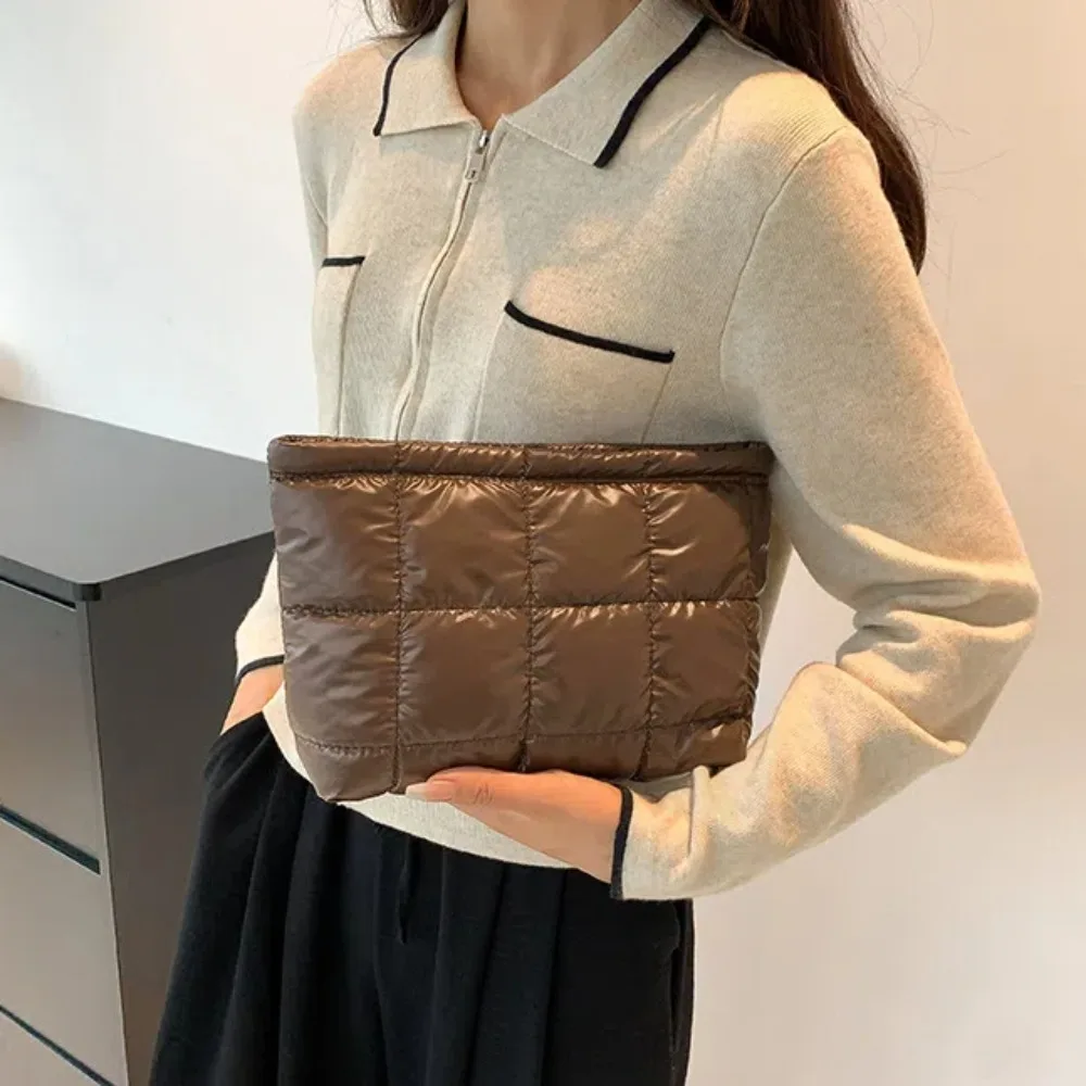 

Сумка-пуховик с хлопковым наполнителем из искусственной кожи, большая вместительная косметичка с мягкой подкладкой, однотонная толстая клетчатая сумка-клатч для девочек