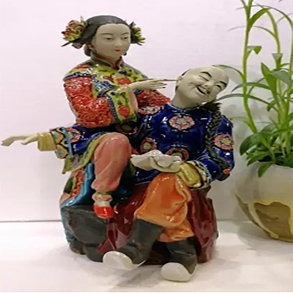 Husband and wife to dig the ears of classical figures Shiwan doll porcelain style living room porch decoration Lin Weidong works