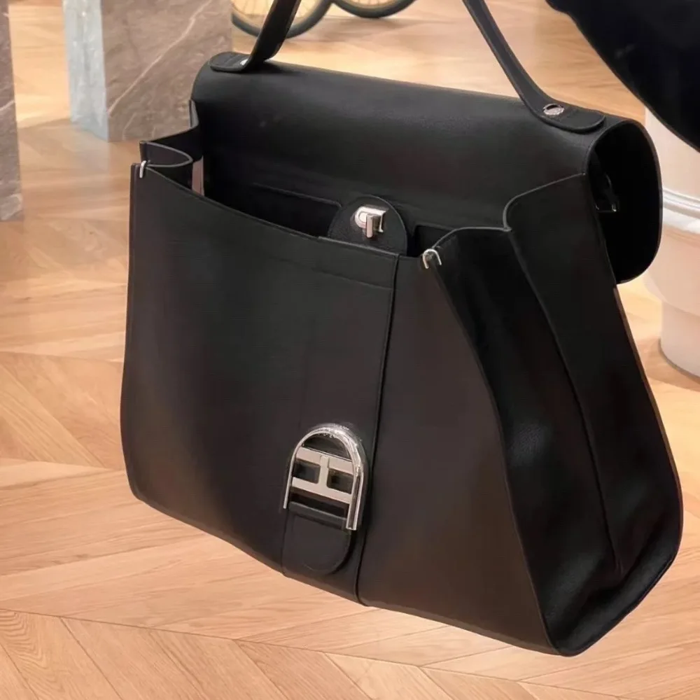 2026 Early Spring New Women's Bags Niche High-end Sense Retro Shoulder Casual Texture Unique Design Fashionable and Versatile