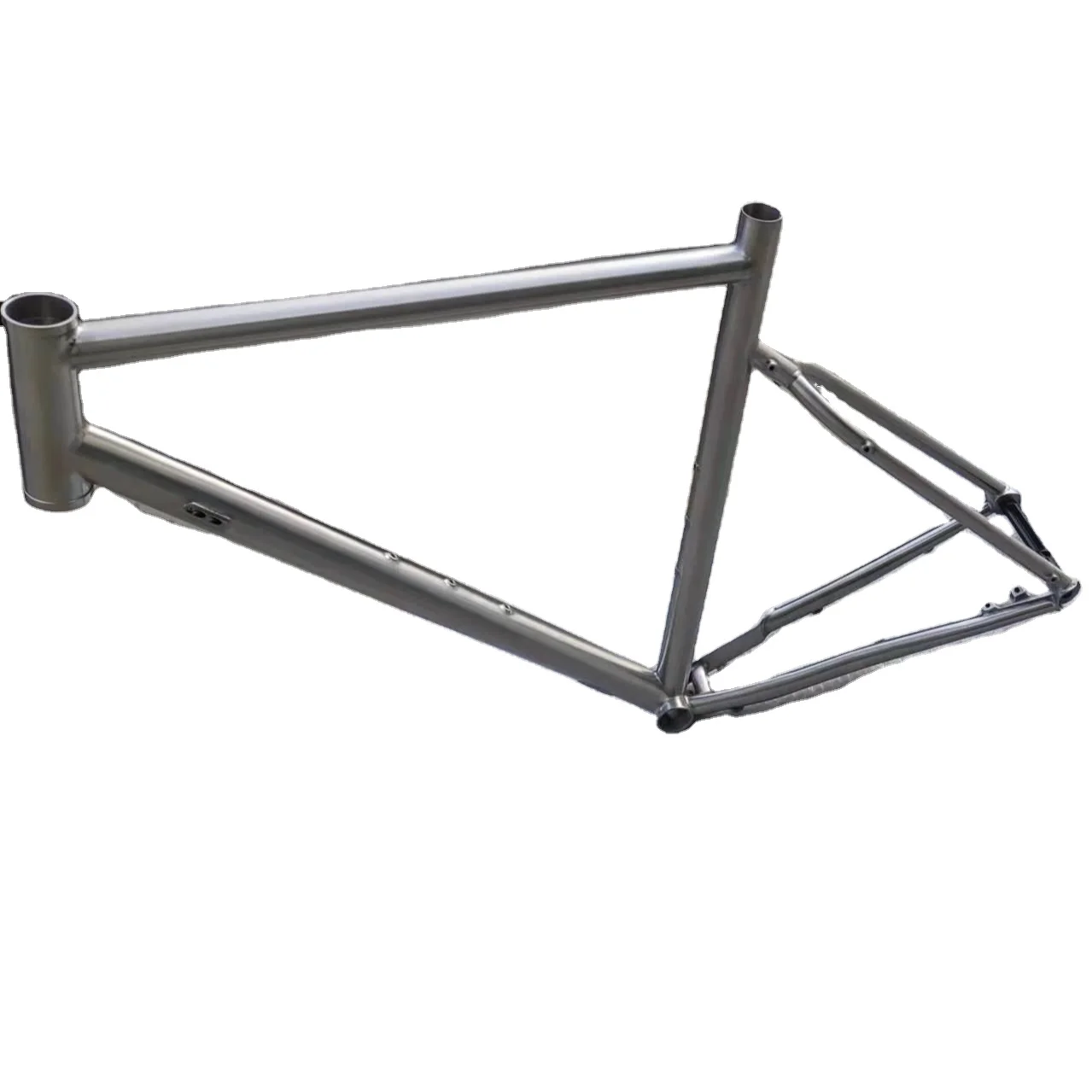 

Велосипедная рама из необработанного титана, гравий