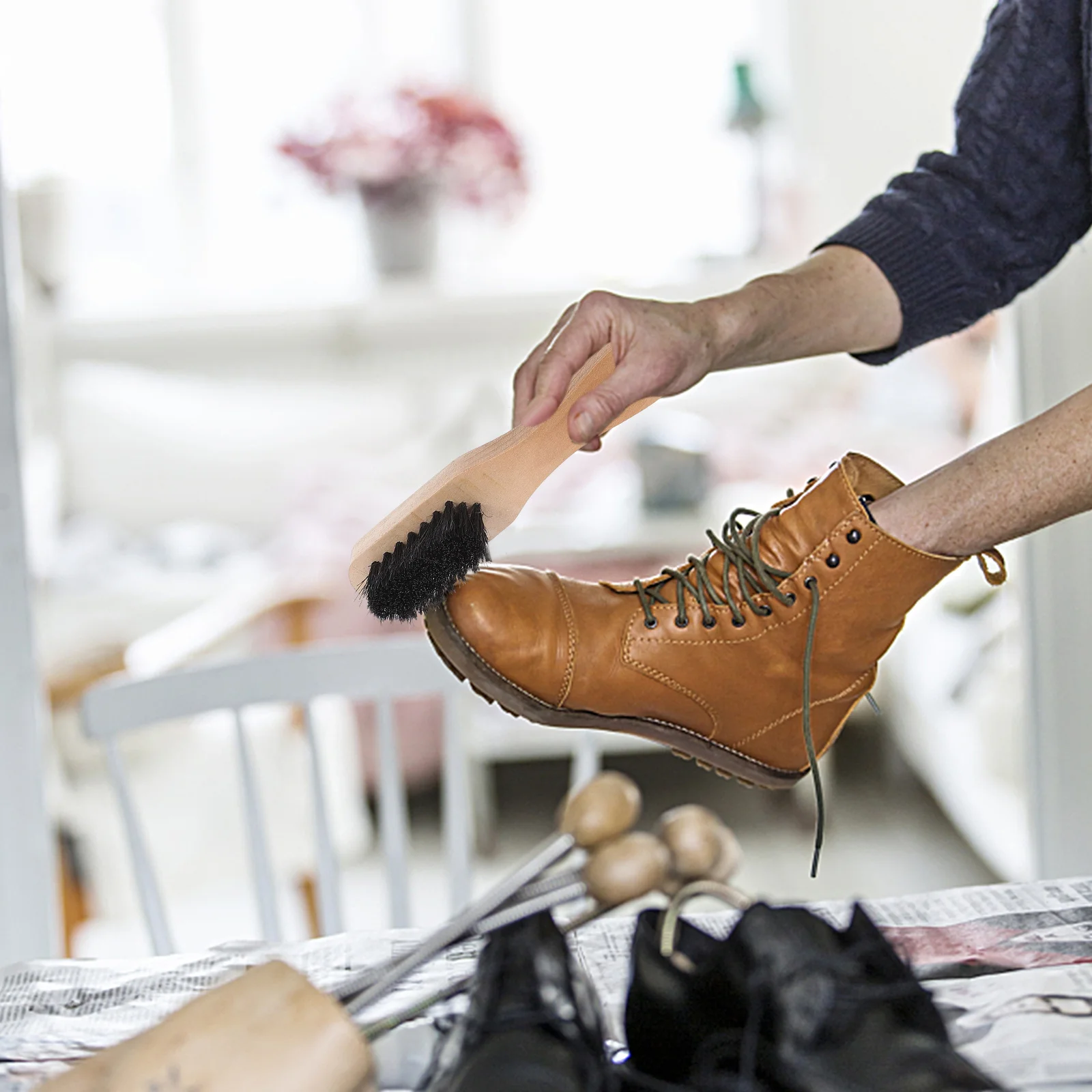 

1Set Shoes Cleaning Brush and Cream Set Portable Durable Material Effective Cleaning Angle for Men Women Light Brown