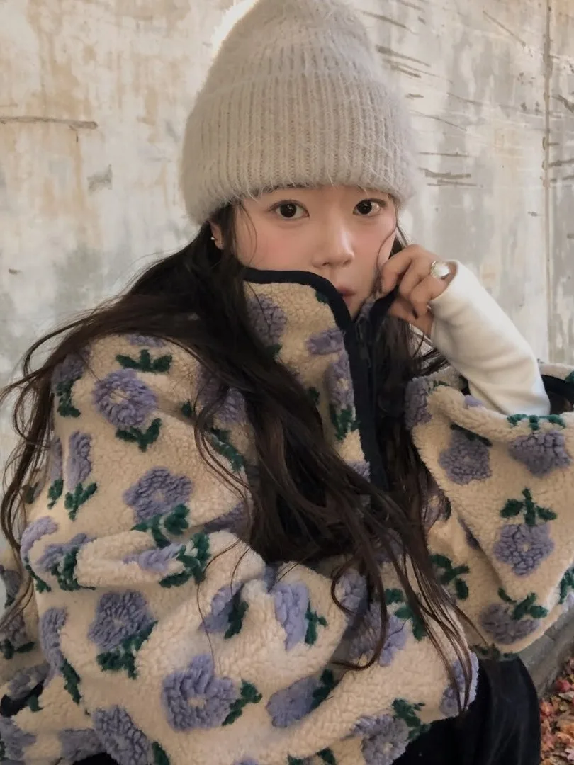 

Dongda Gate Aosphere Мех ягненка 3D Цветочный свитер с воротником-стойкой Fce Свободный открытый кардиган Повседневная верхняя одежда