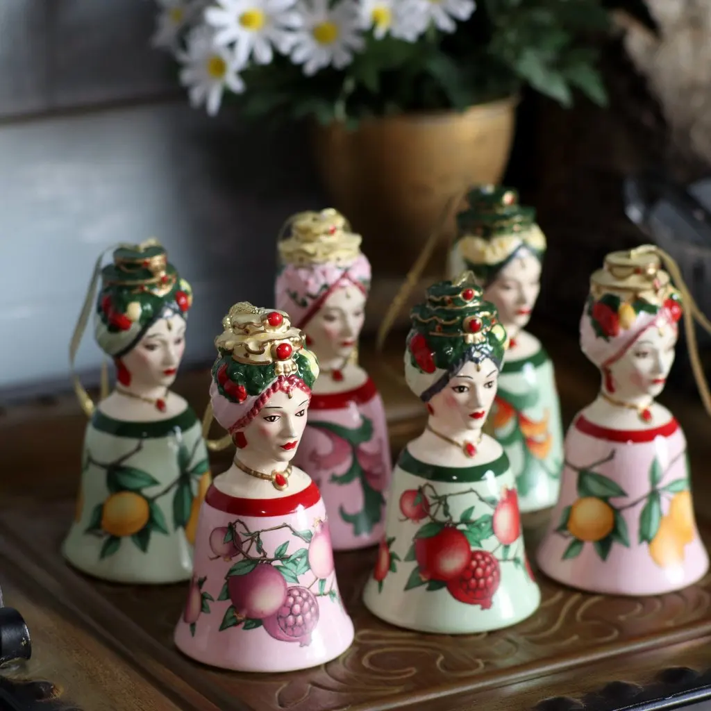 Campana de cerámica vintage de estilo chino con figuras retro (función de campana de cena): adorno decorativo artístico para el mercado europeo (