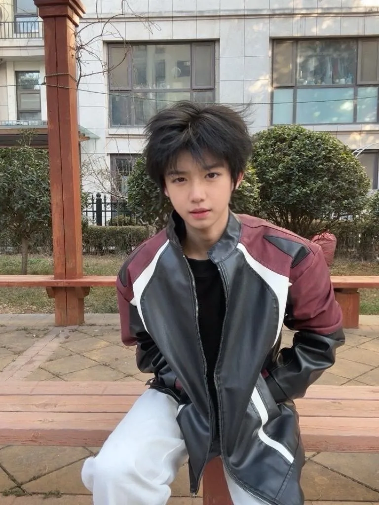 

Мужская куртка из искусственной кожи в американском ретро-стиле, осенне-зимняя, с хлопковыми вставками и наплечниками, в крутом уличном стиле, дизайн мотоциклетной куртки