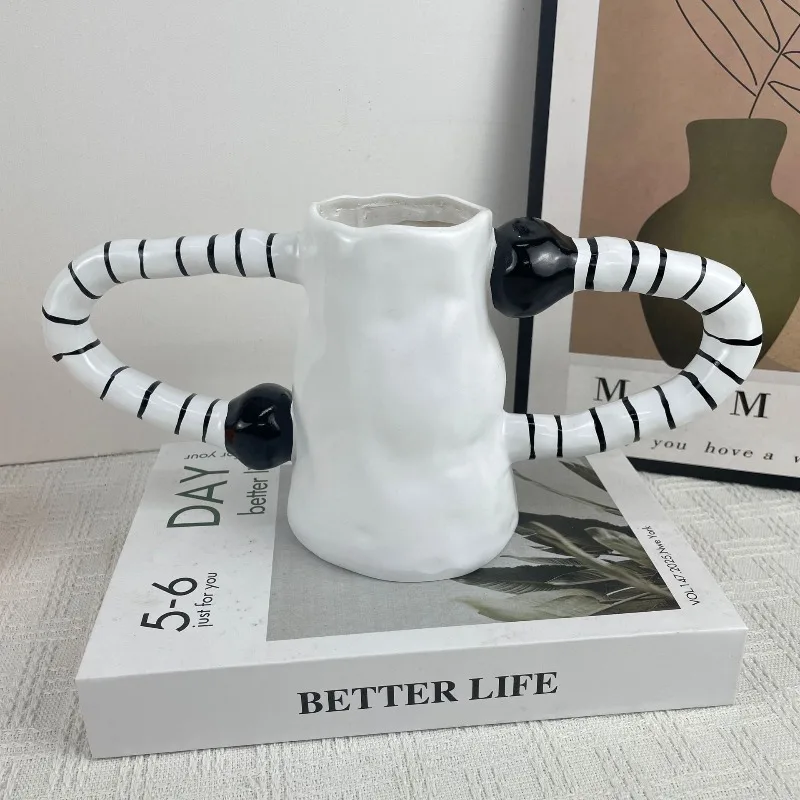 Black and white cream color matching binaural resin vase handmade flower ware entrance living room coffee table table ornament