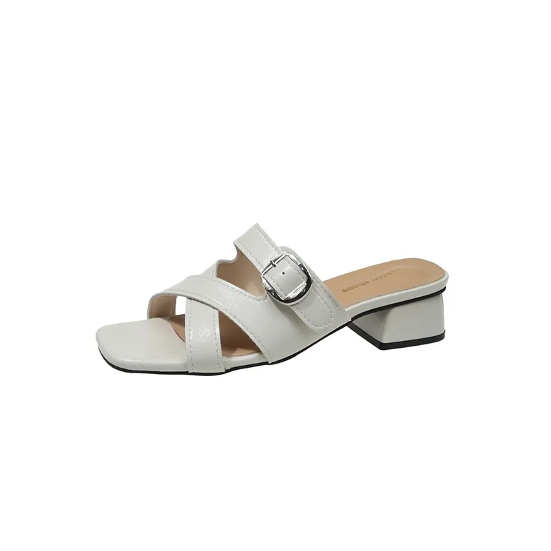 

Женские универсальные сандалии на толстом каблуке в нежном стиле, легкие и роскошные, с одним ремешком, новинка лета 2026 года, с вырезами и пряжкой, на среднем каблуке.