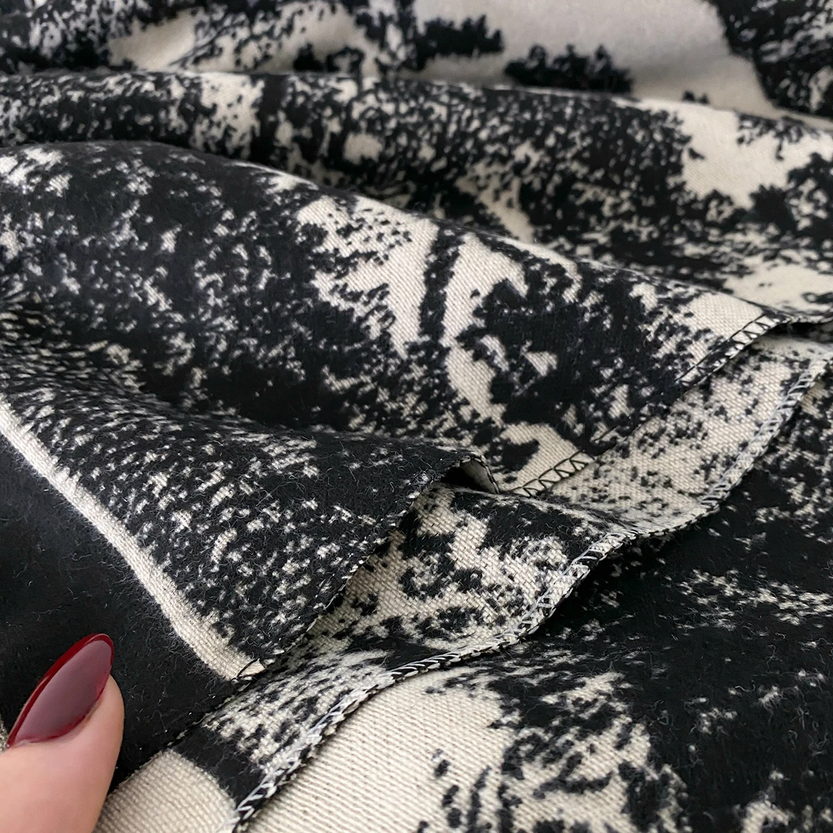 Damen-Kaschmirschal der Luxusmarke 2025, warm, mit Quasten, gestreift, bedruckt, Pashmina-Schal, Foulard und Poncho für den Winter – Detail 4