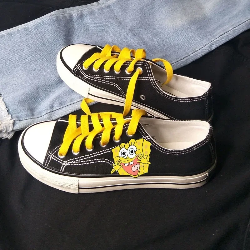 SpongeBob scarpe di tela Cartoon Anime scarpe vulcanizzate Casual Flat Lace-Up Sneakers Cute Zapatillas Mujer Chaussure Man Sneakers