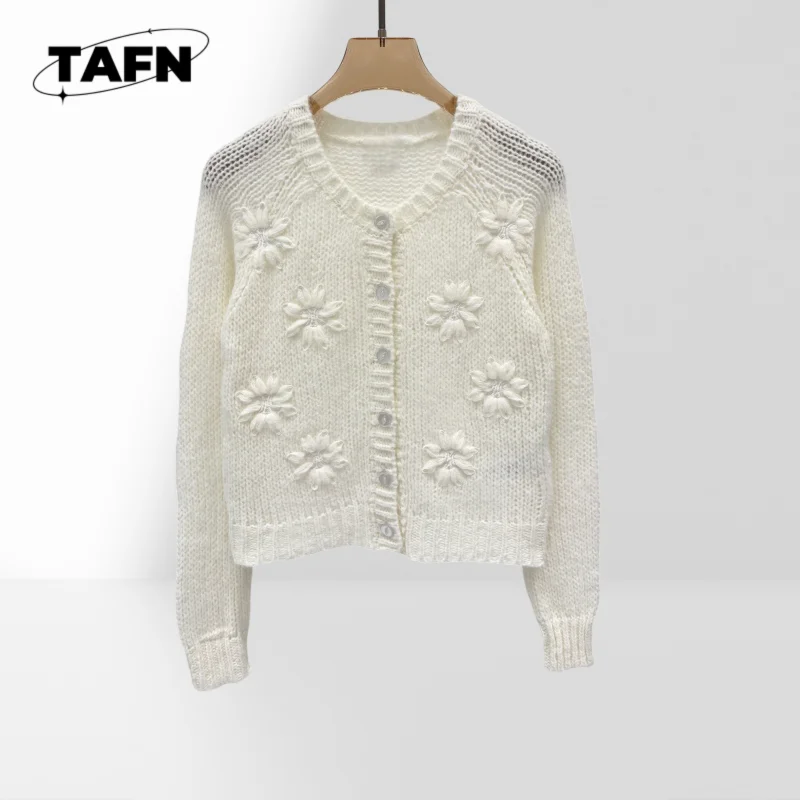 

Retro-Inspired Cashmere Cardigan – Classic Design with Modern Comfort for 2025 Premium Quality and Timeless Design AI0913