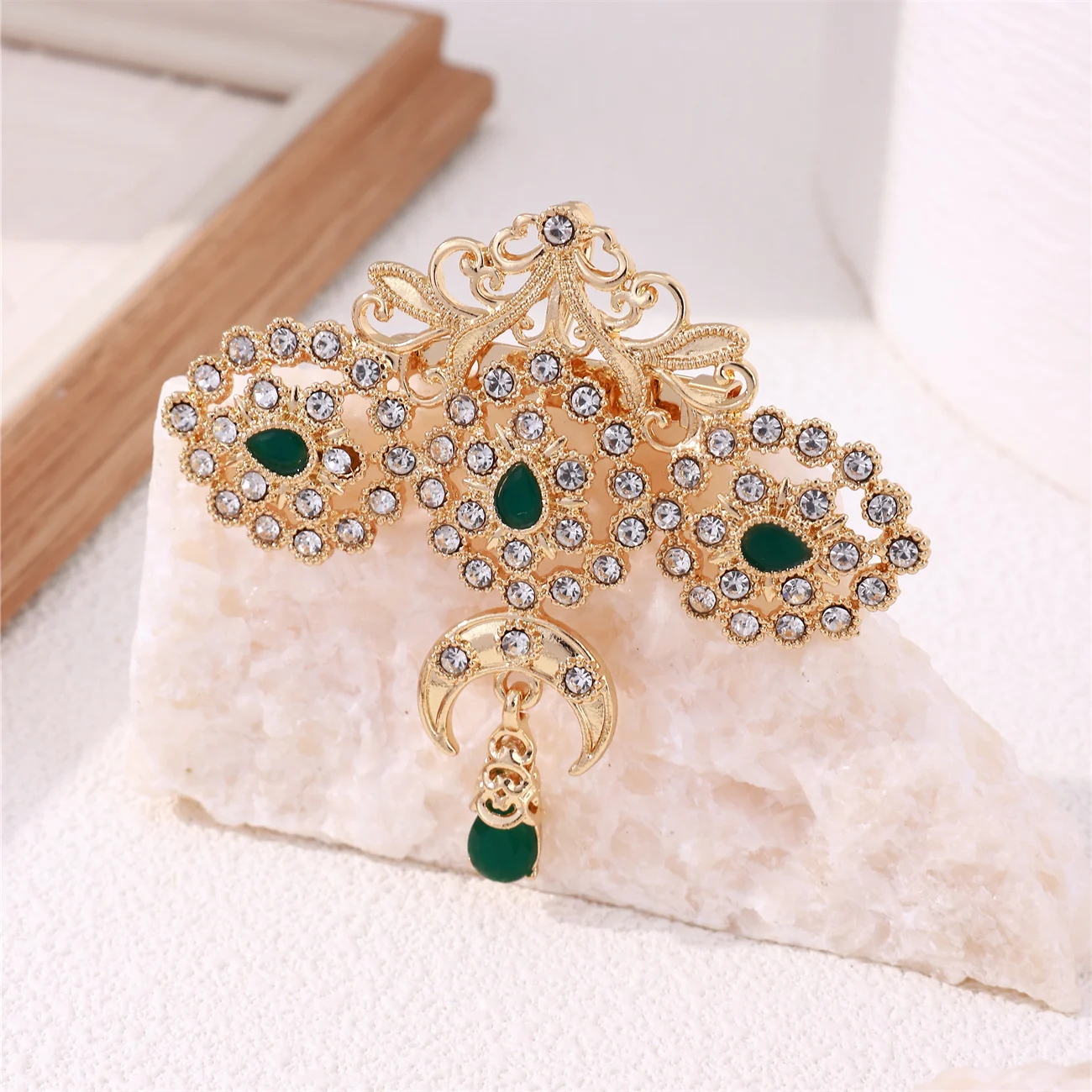Moroccan Woman Gorgeous Inlaid Rhinestone Corsage Aristocratic Bride Brooch Silk Scarf Buckles Collar Button