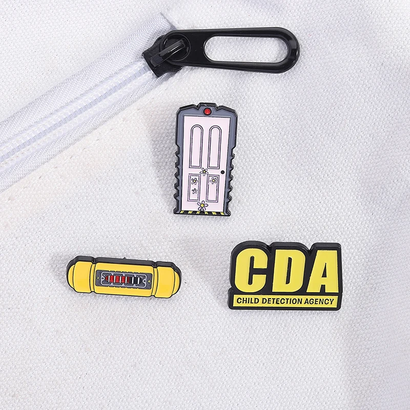 

Scream Batteries Enamel Pins CDA Child Detection Agency Badges Lapel Brooches Cartoon Movie Jewelry Accessories Gift For Friends