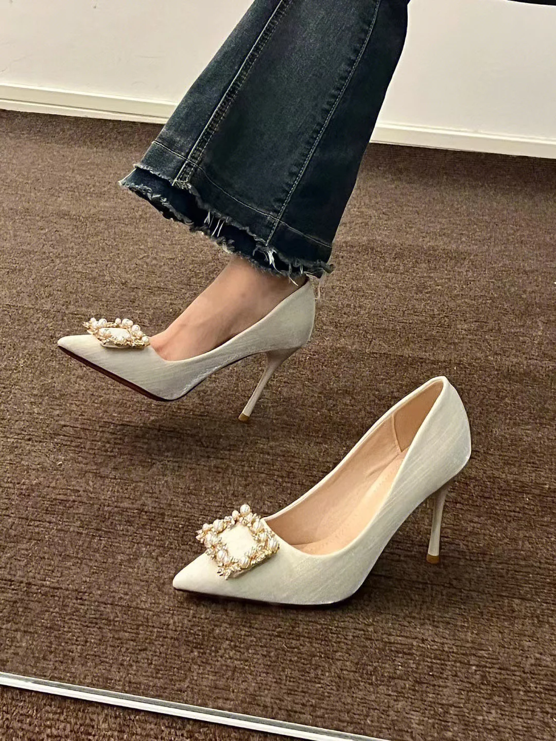 New Spring and Autumn Casual Fashion Pearl Wedding Shoes Stiletto Square Rhinestone Sexy and Comfortable High Heels