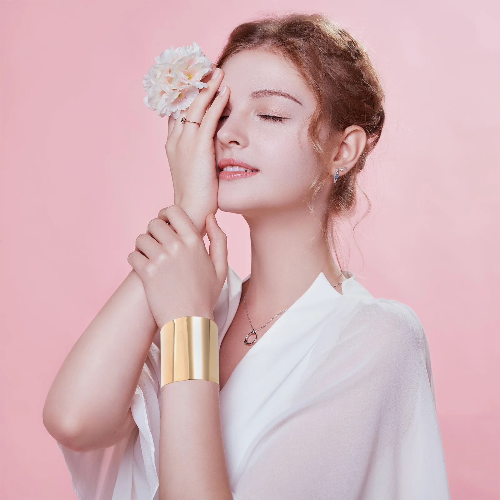 

2Pcs Grooved Wide Cuff Bracelet Open Metal Wrist Bangle for Women Elegant Statement Jewelry Gold Tone Comfortable Wear