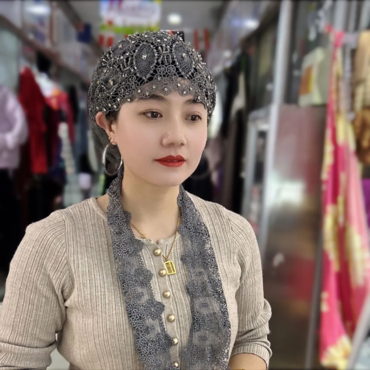 Muslimische Hijabs Frauen Hochzeit Dekoration Schal Mädchen Schal Kopftuch Luxus Quasten Malaysia Gebet Kufi Hut Charmante Spitze