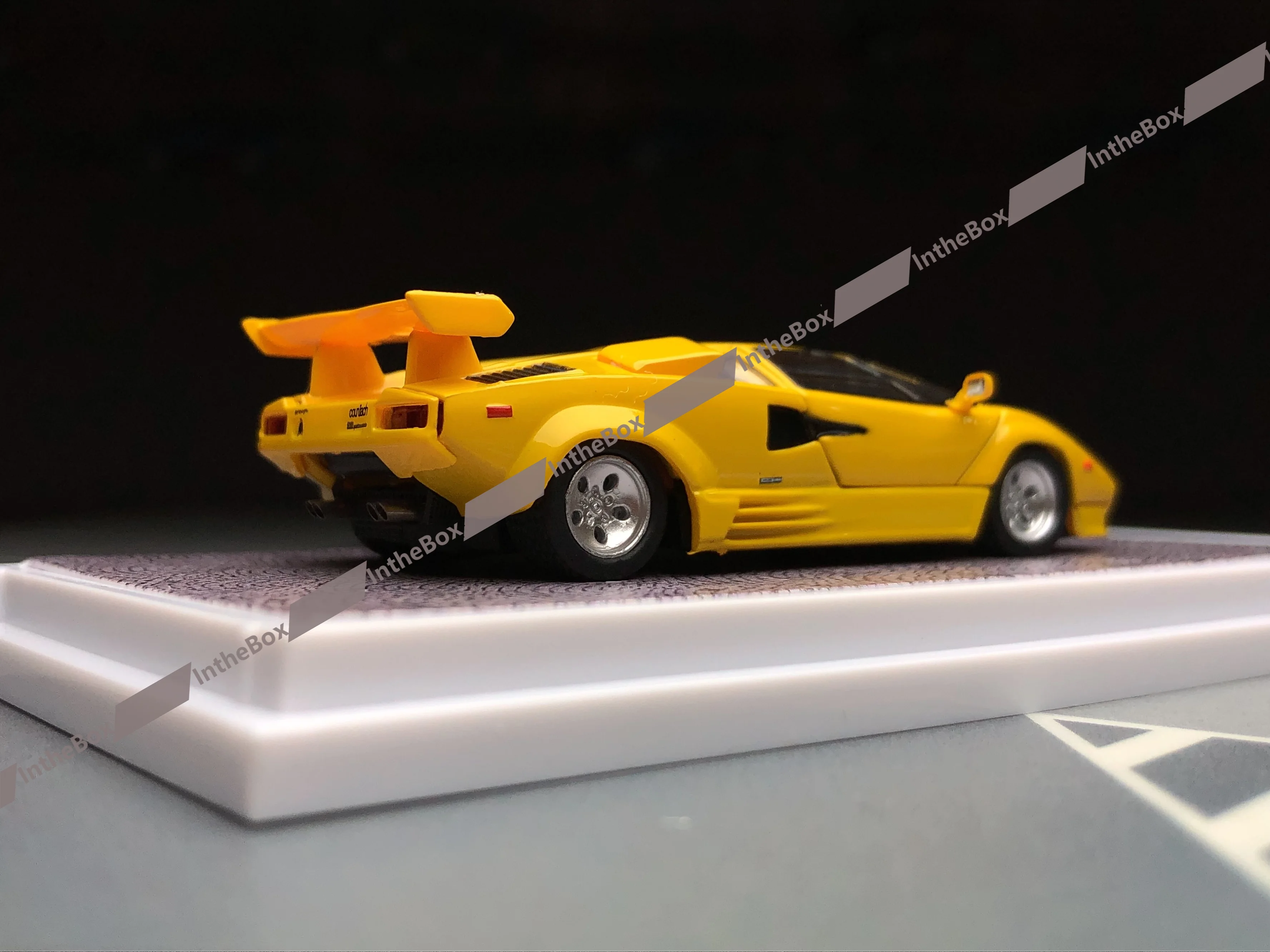 FindClassically FY Countach LP5000 QV amarillo 1:64 modelo fundido a presión colección de coches juguetes de Hobby de edición limitada