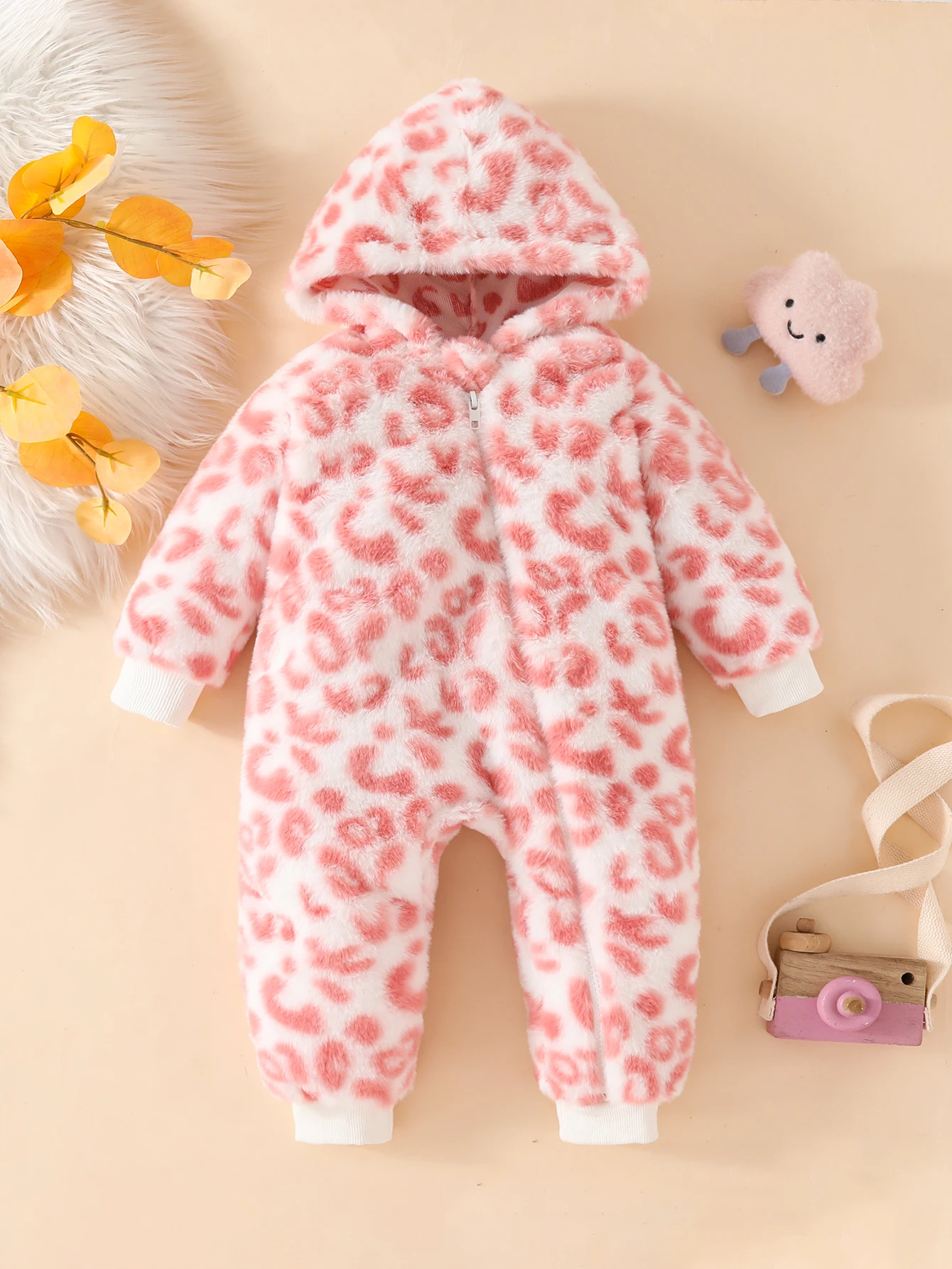 Cute Casual Light Pink Plush Autumn and Winter Leopard Print Comfortable Hooded Baby Jumpsuit