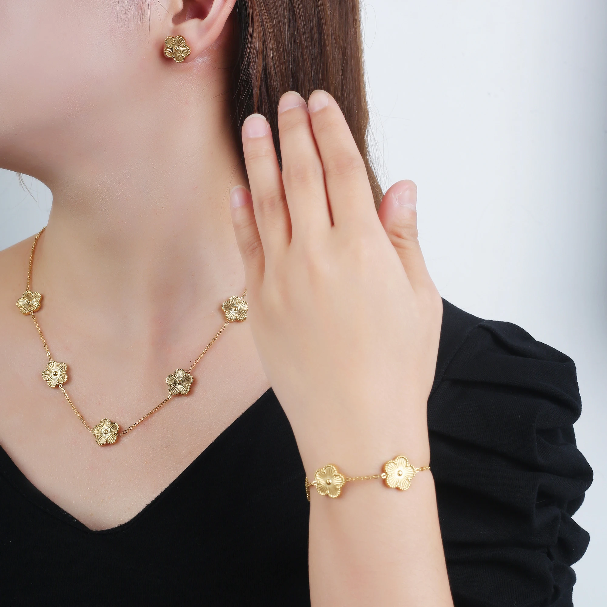 Hot Sale Stainless Steel Laser Five Leaf Flower Petal Adjustable Clover Bracelet Classic for Woman Girl Brand Jewelry Party Gift