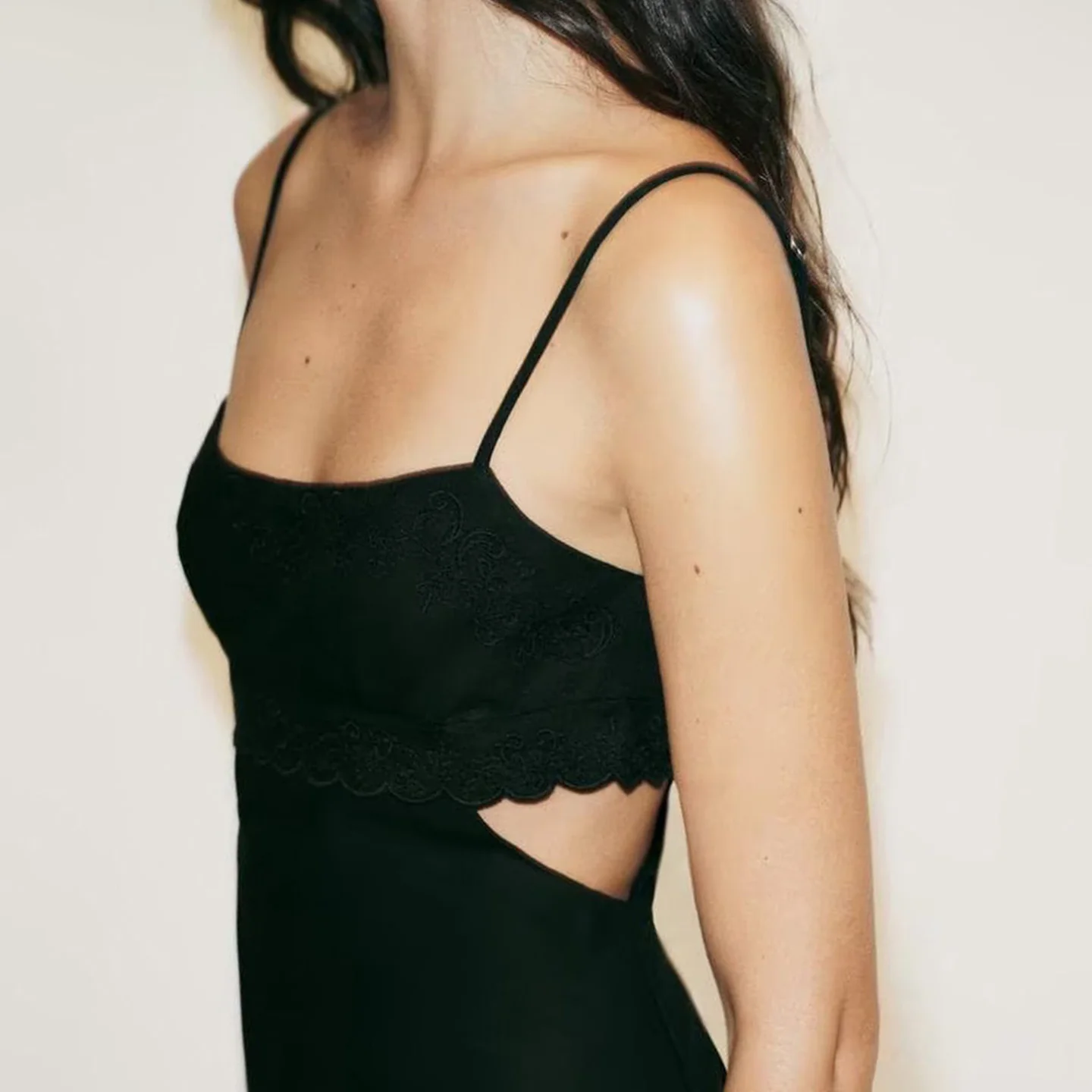 Spódnica damska w kształcie litery A z haftem Ele, odkryte ramiona, modna kolekcja lato 2025, materiał poliestrowy, styl casual.