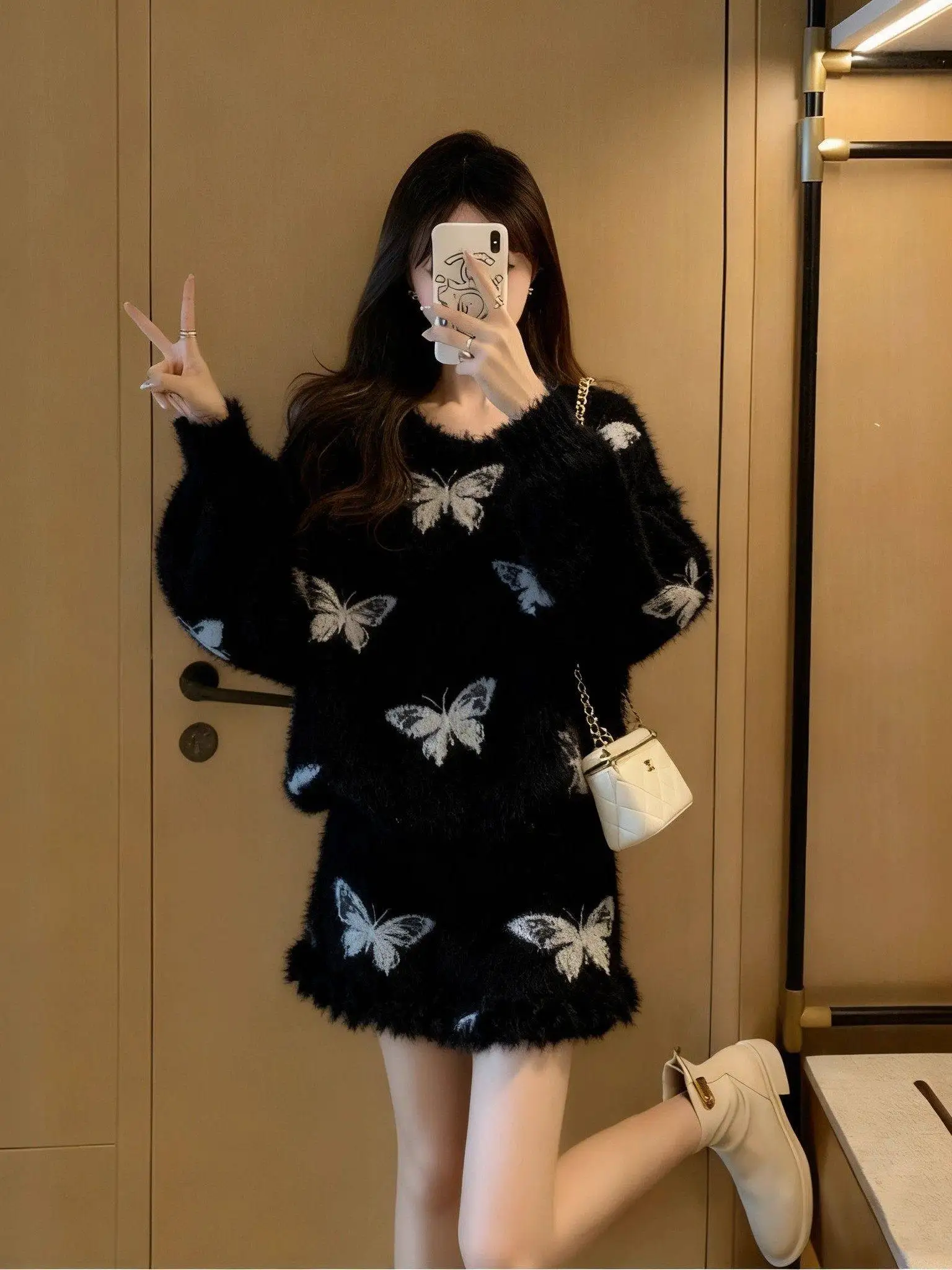 

Fashion Set for Women in Autumn and Winter High-end and Slimming Knitted Sweater Short Skirt Two-piece Set