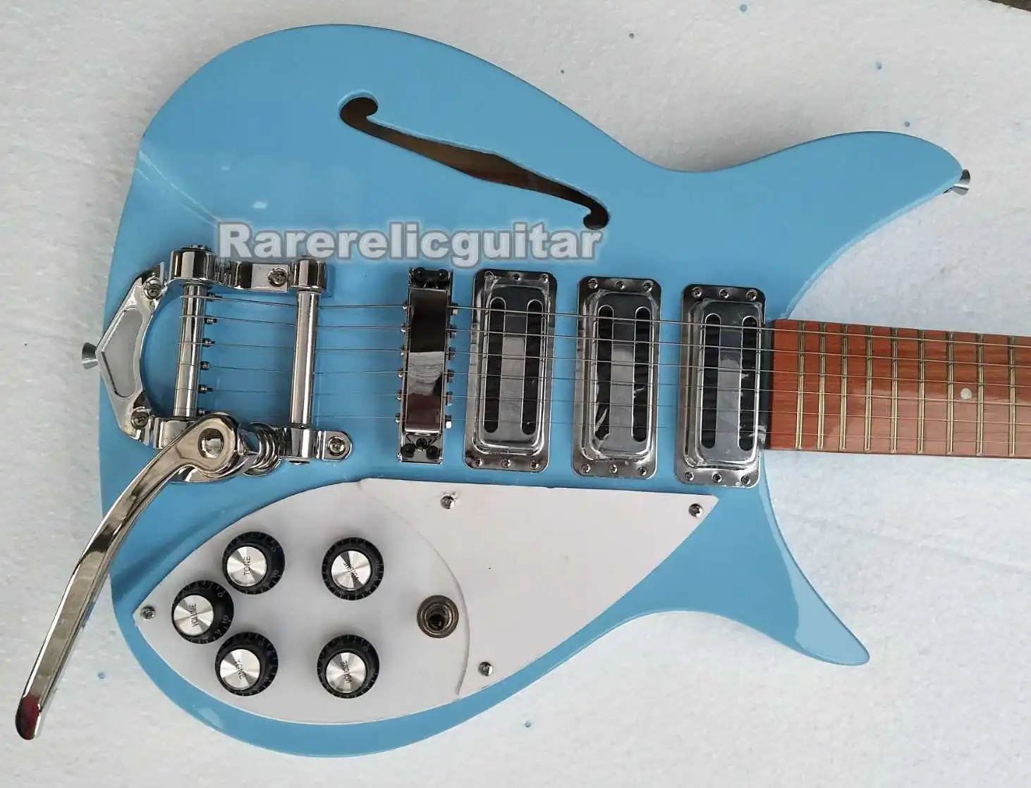 Blue Color 325 Electric Guitar Tremolo 3 Pickups Mahogany Body Gold Pickguard