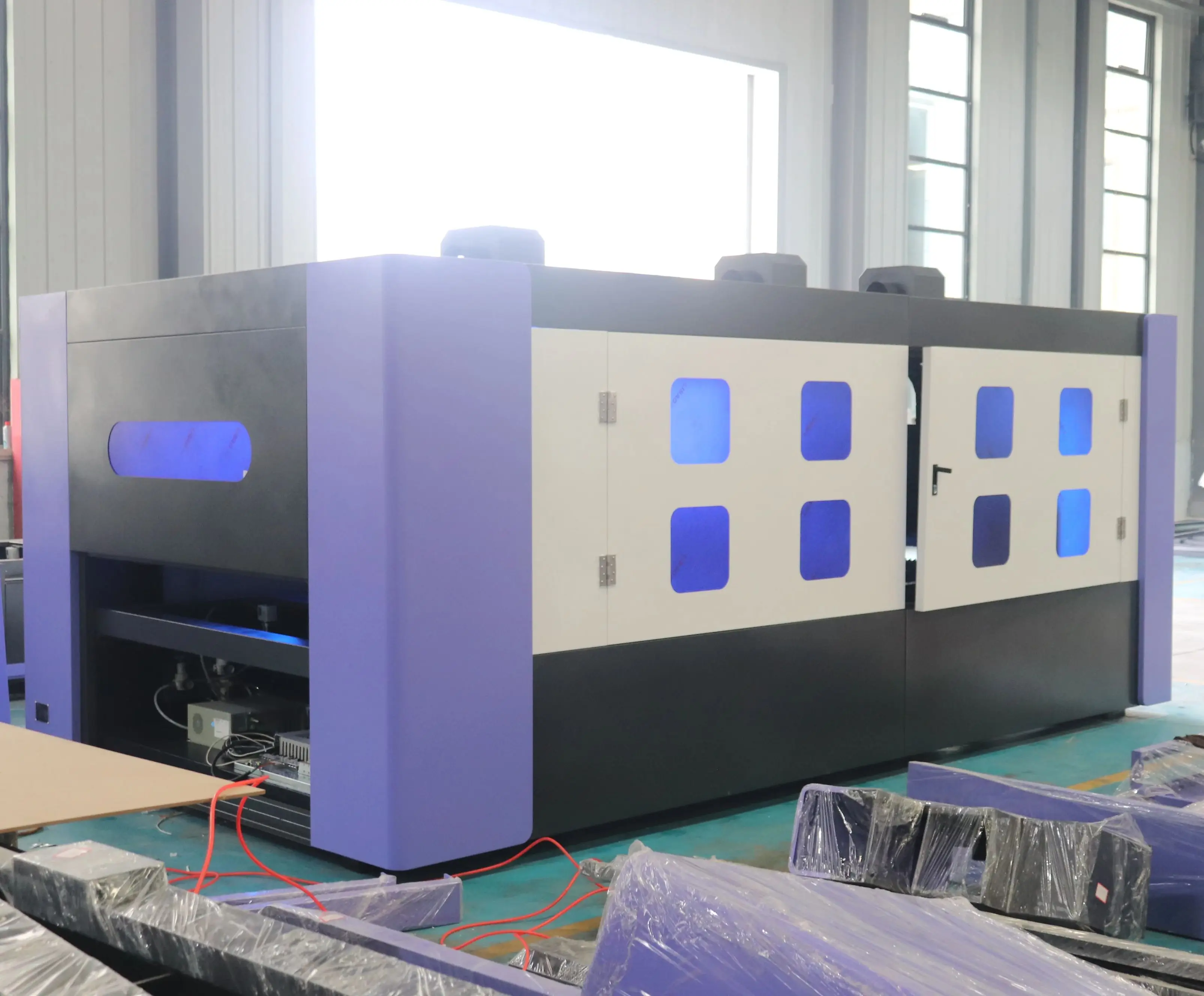 Affordable Economical 3015 Full Closed Fiber Laser Metal Cutting Machine 1500W 2000W 3000W 6000W for Steel Aluminum Sheet Plate