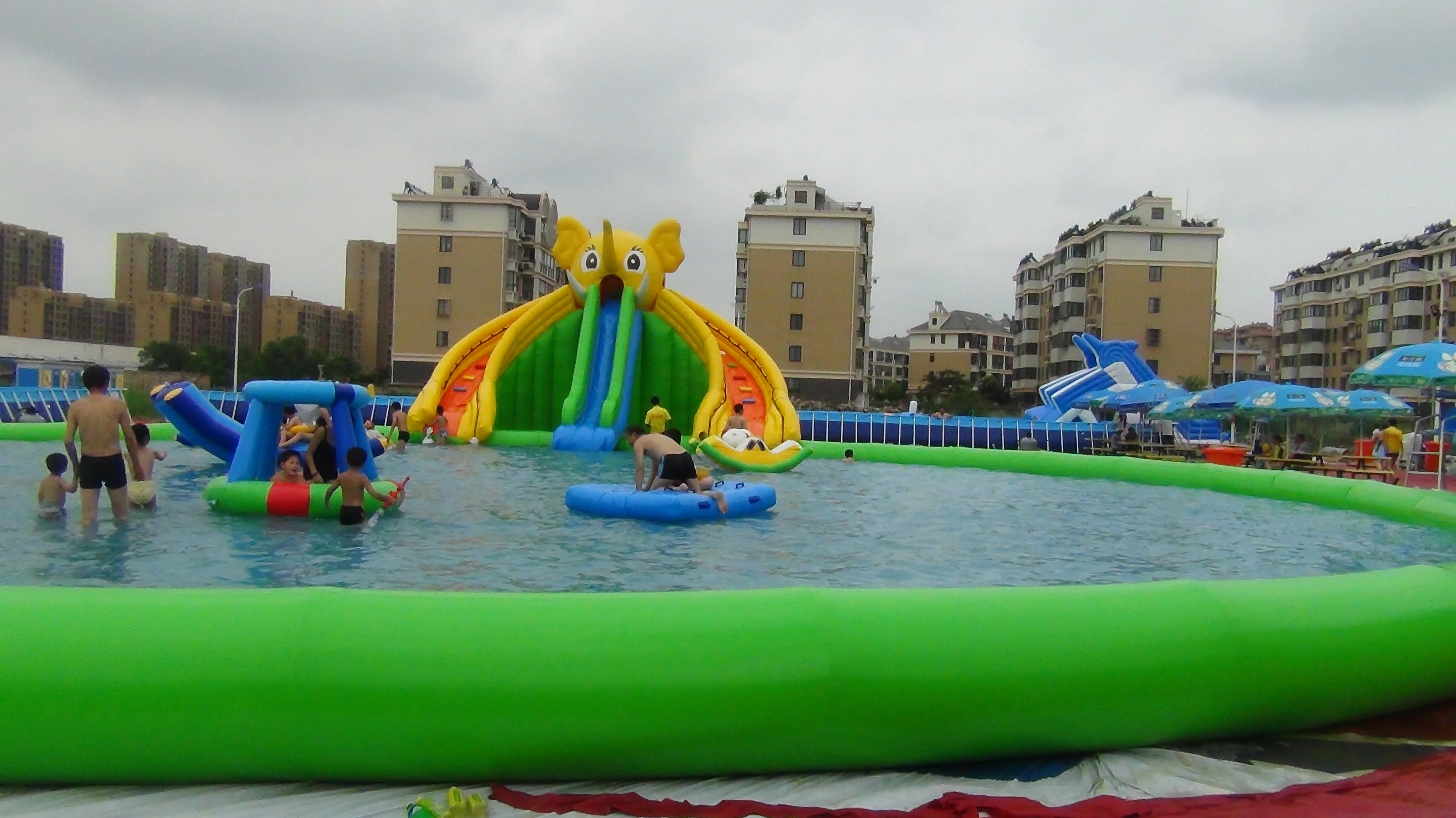 Inflatable Pool With air Pump, Backyard Leisure Swimming Pool, Roller Water Ball