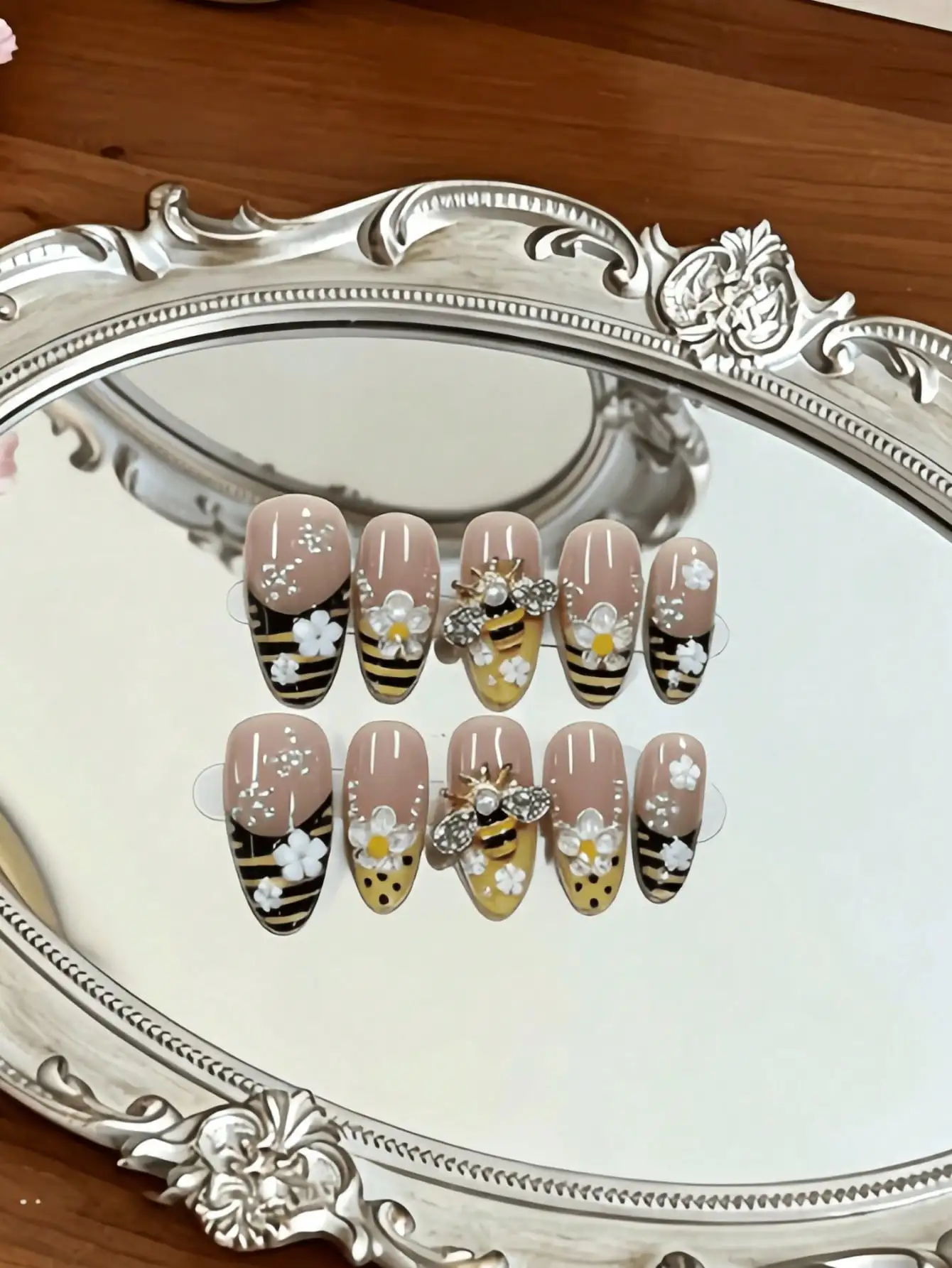 10 Pieces of Almond-Shaped Medium-Length Nude Yellow and Black Striped Bee Press-On Nails, Sweet and Cool Pastoral Style, Featuring Hand-Painted Stripes, 3D Flowers, and Rhinestone Bees, with a Nude Base Color and 3D Embossed Decoration Technique, Suitable for Young Girls and Young Women, Perfect for Picnics, Outings, Dates, and Themed Parties, Includes Jelly Glue and Nail File