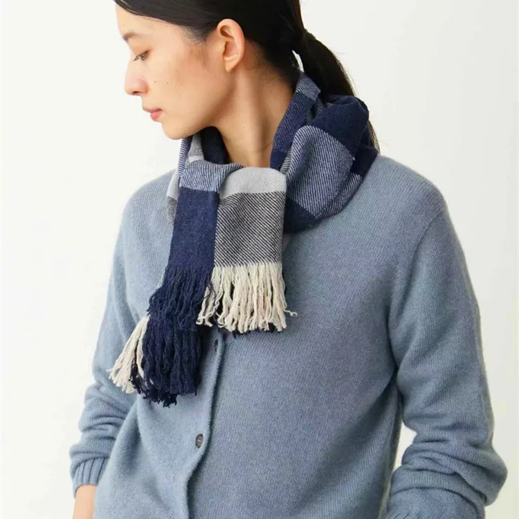 Echarpe-retro-britannique-en-laine-a-carreaux-avec-pompons-collection-automne-hiver-accessoire-de-mode-chaud-et-polyvalent-en-tricot-pour-femmes-et-hommes