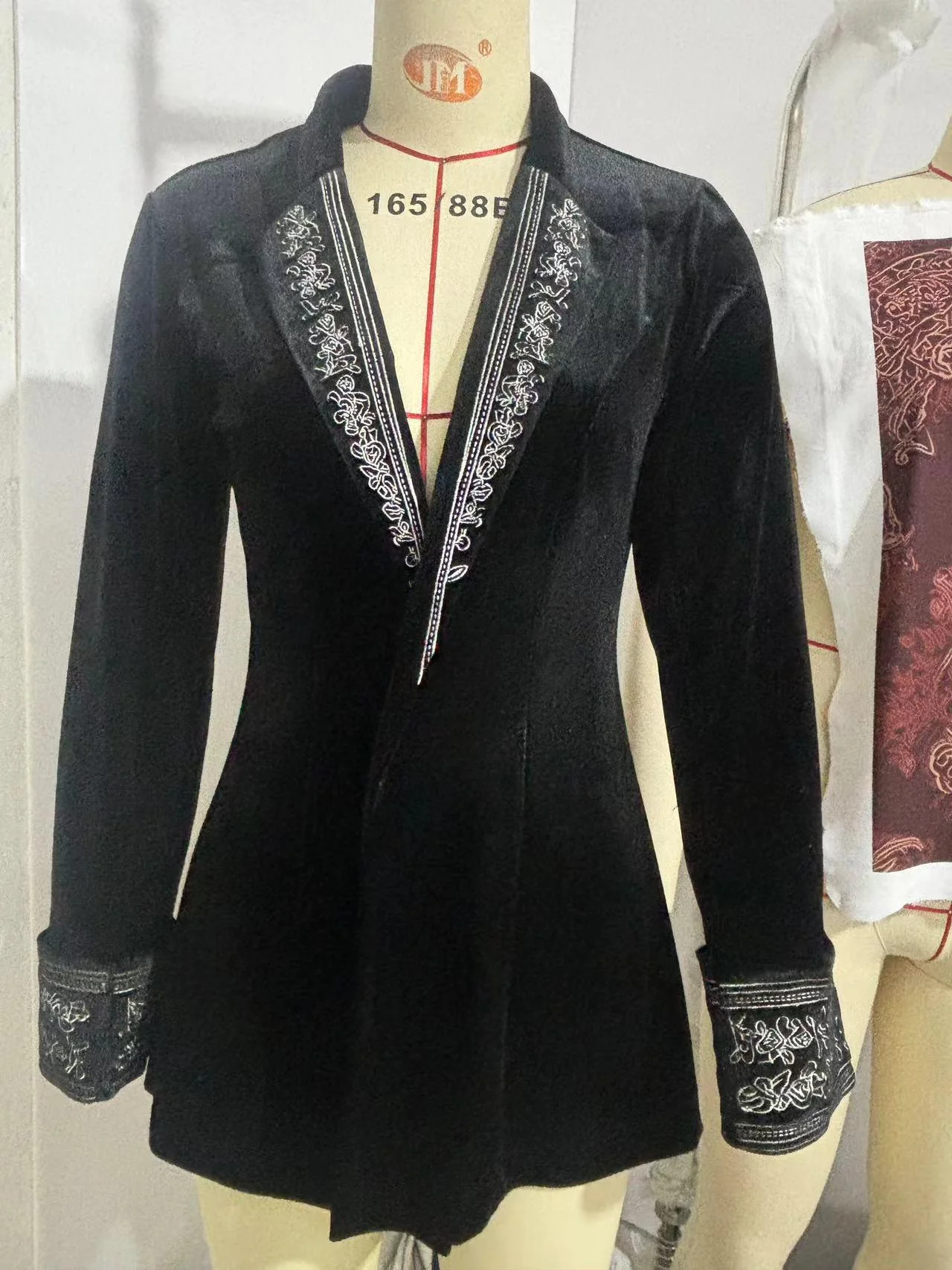 

Женское пальто осеннее, шикарное, с воротником-стойкой, приталенное, кардиган, с рукавами, верхняя одежда, НОВИНКА 2026, винтажный этнический цветочный принт, бархат