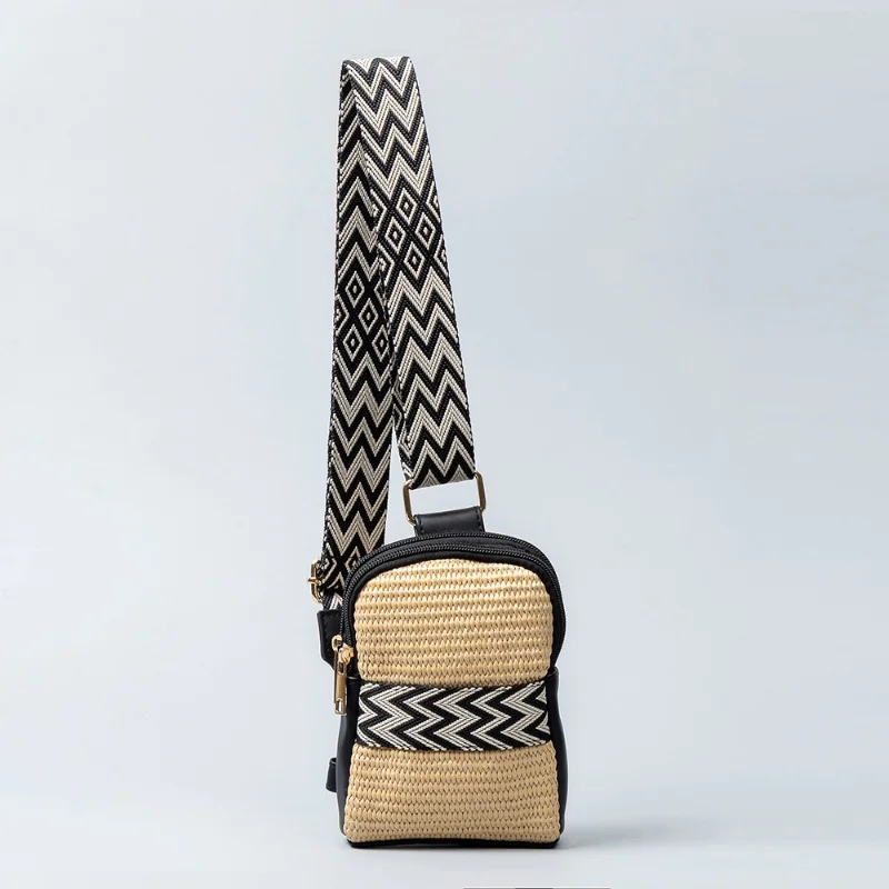 

Small niche design hand woven chest bag commuting straw woven crossbody bag