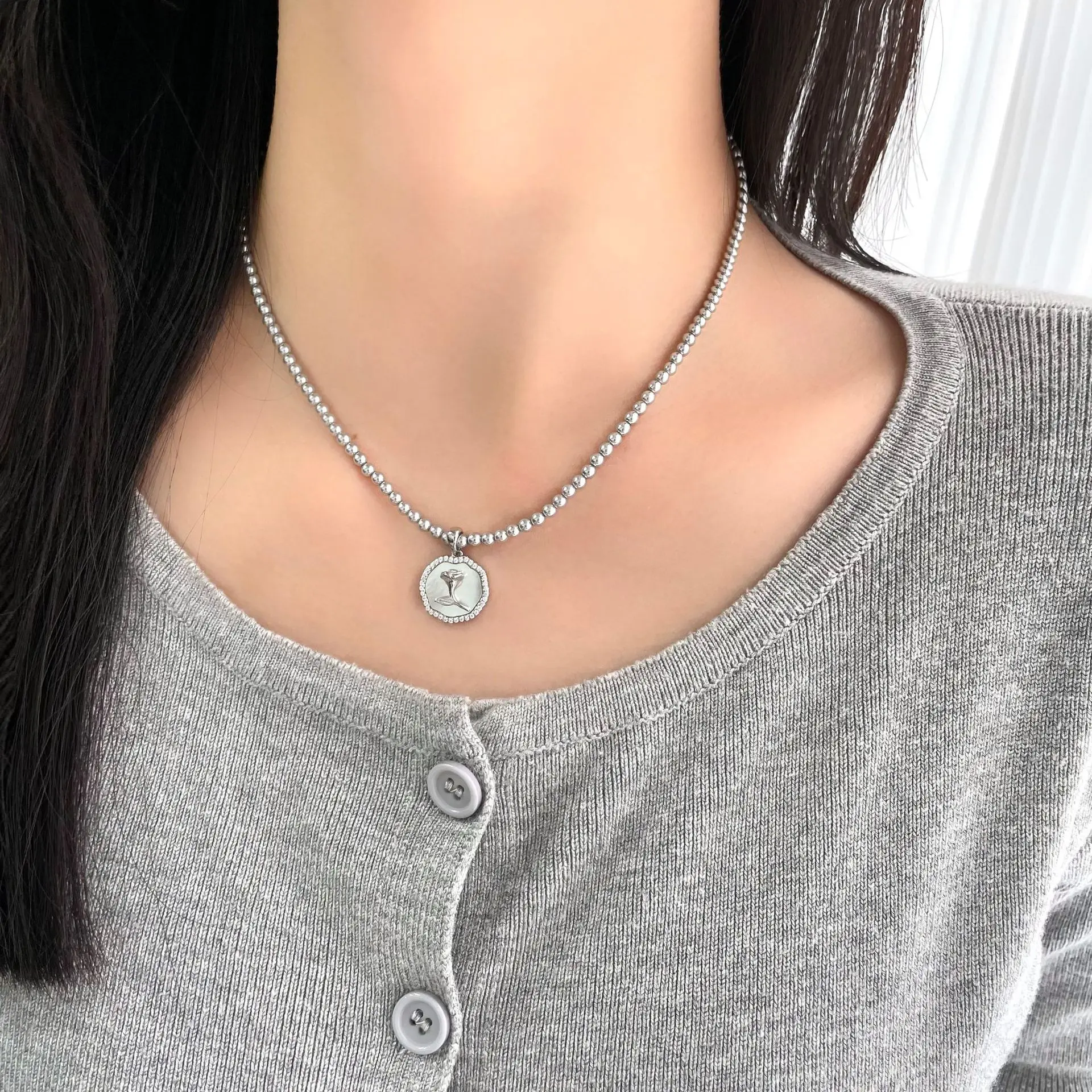

French-style S925 silver rose flower necklace pendant for women, summer light luxury with genuine Akoya silver gray pearl choker