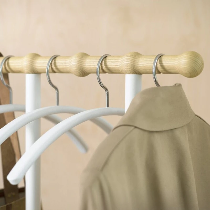 Rak mantel dari lantai ke langit-langit