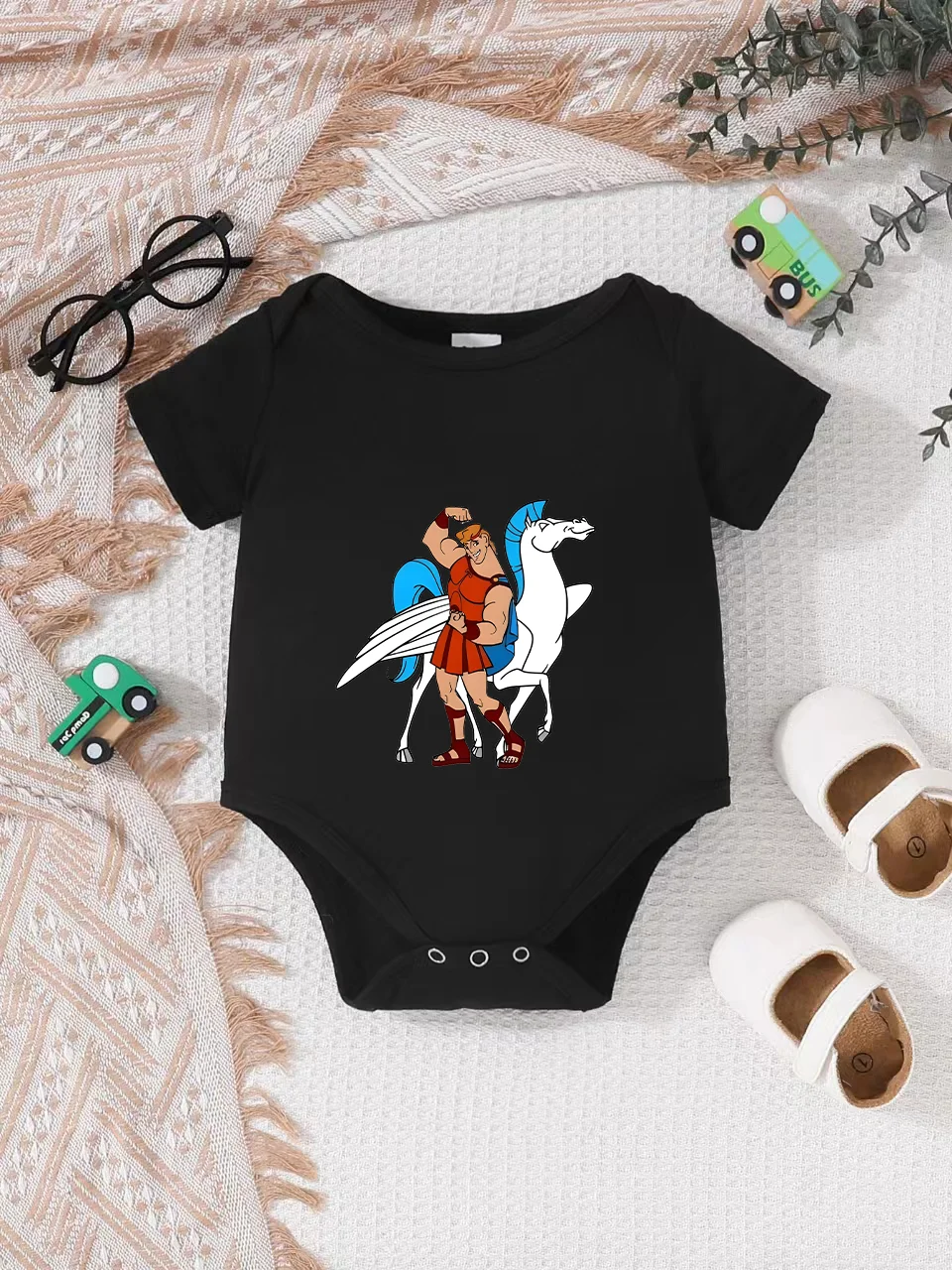 【Oficialmente Autorizado】 Mameluco triangular para bebé de Disney, modelo 'Hércules y Pegaso', con estampado de héroe y caballo con alas, tejido suave y cómodo