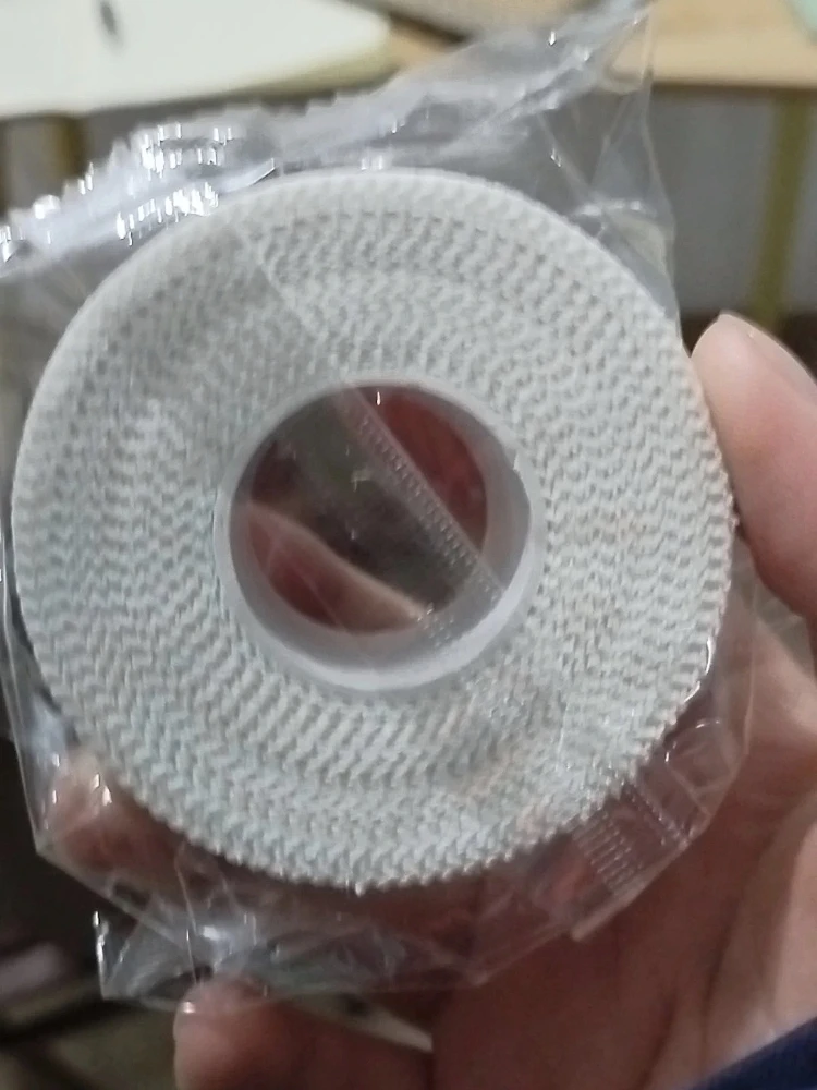 

1 Roll White Self-Adhesive bandage Tape Skin Friendly Elastic Sports Bandages for Boxing,Football,Basketball Accessories
