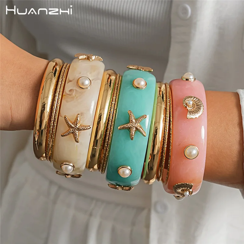 HUANZHI Vintage Vacation 4pcs Imitation Pearl Resin Starfish Conch Resin Bracelet Set Bohemian Stack Wear Cuff Bangle Jewelry