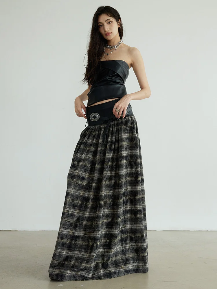 markii [EAM] High Waist Black Leather Plaid Long Vintage A-line Half-body Skirt Women Fashion Tide New Spring Autumn 2024 1DH7072