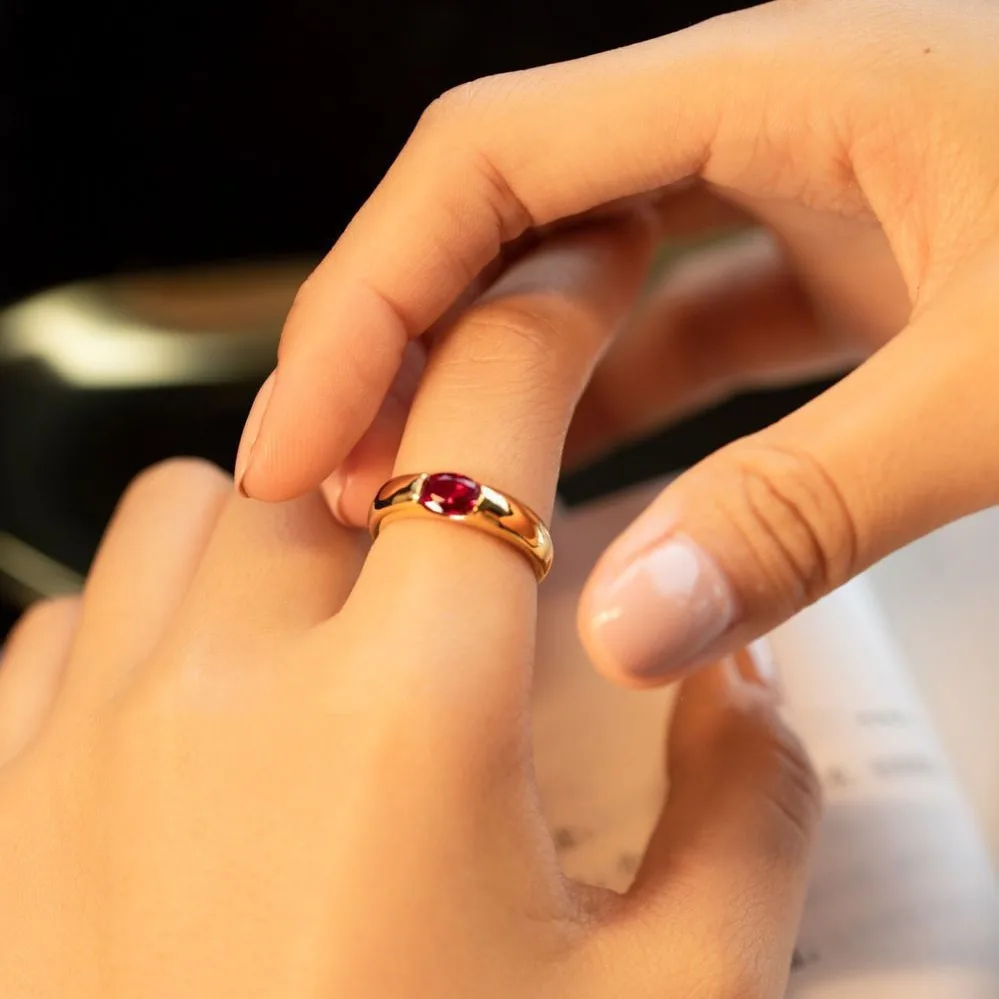 Vintage light Deluxe Ladies ring with red diamond