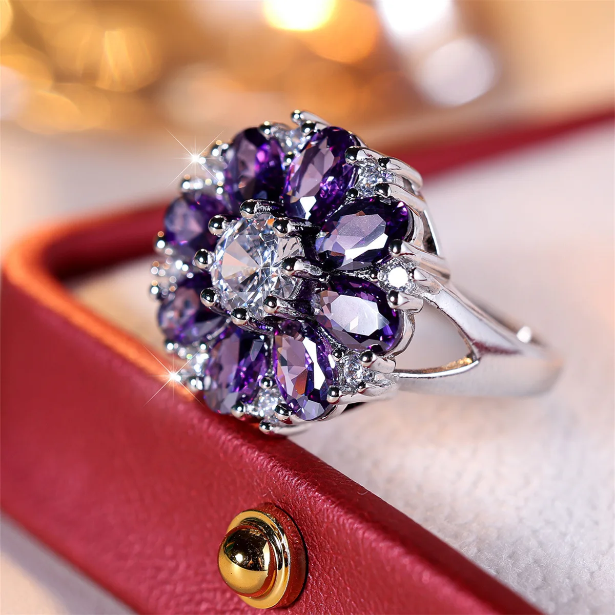 New Fashion Simple Rings For Women Purple Zircon Flower Shape Lady Ring Wedding Party Finger Jewelry Gift Female Engagement Ring