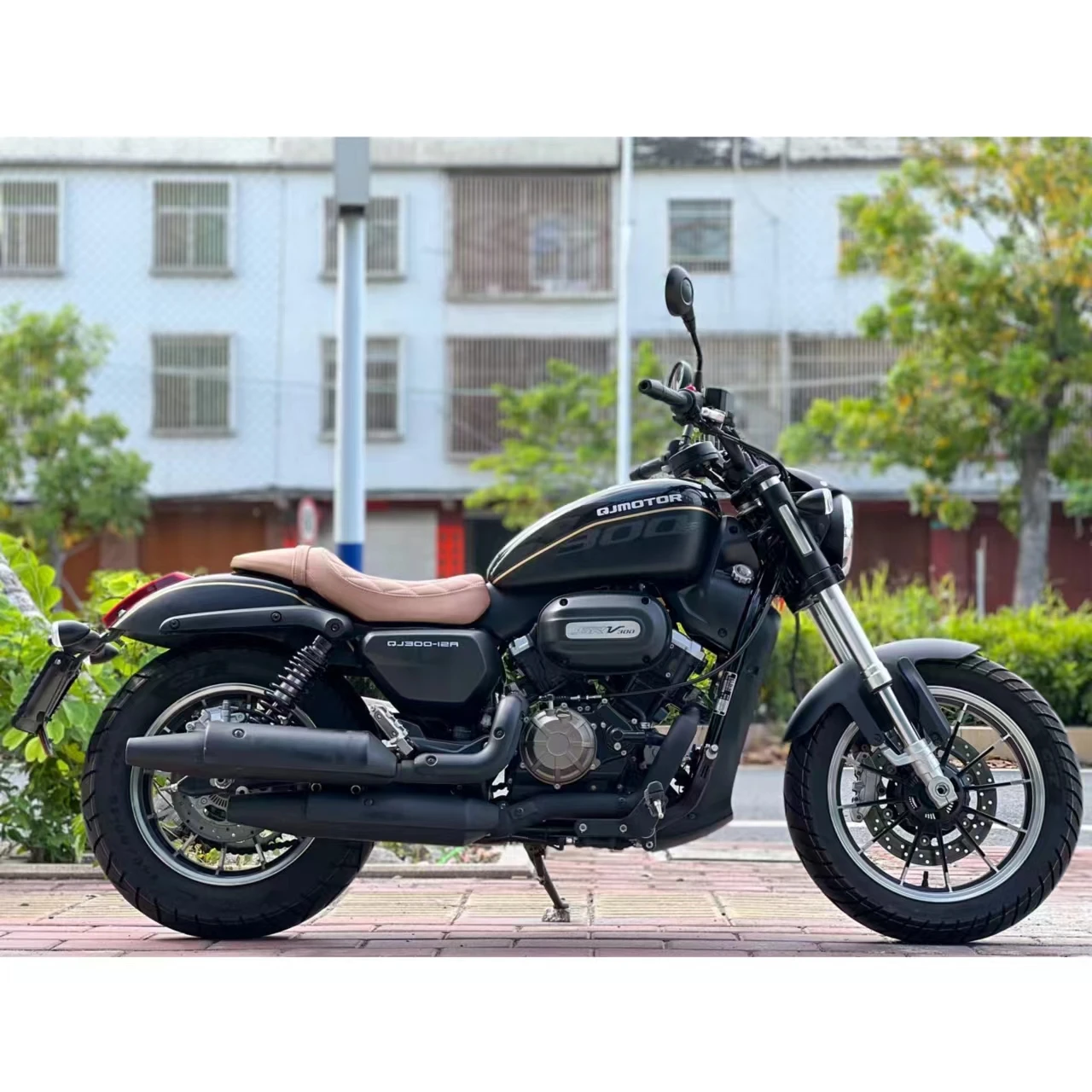 Classic Cruise 300cc SRV 300 Motorcycle 4-Stroke Engine 72v Voltage Comfortable Riding with Quick Acceleration Freedom Adventure