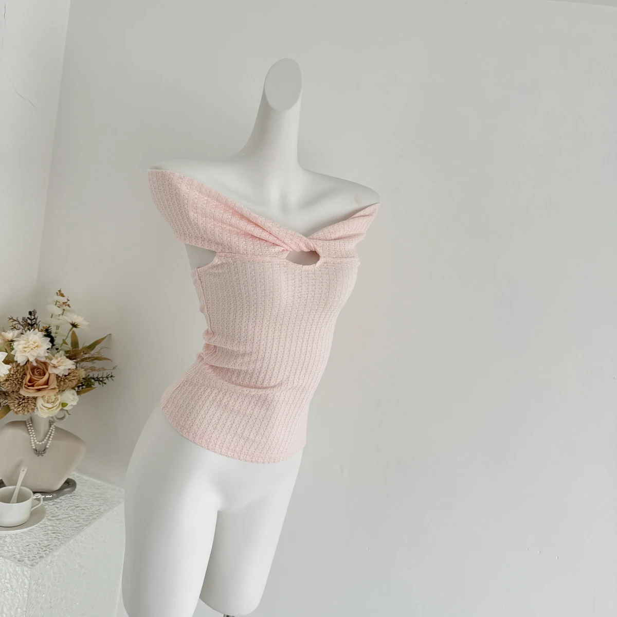 Fangxin Girl Shoulder Bared Knot Design T-Shirt Women's Short Fit Summer New Style Top Fashion Casual Wear