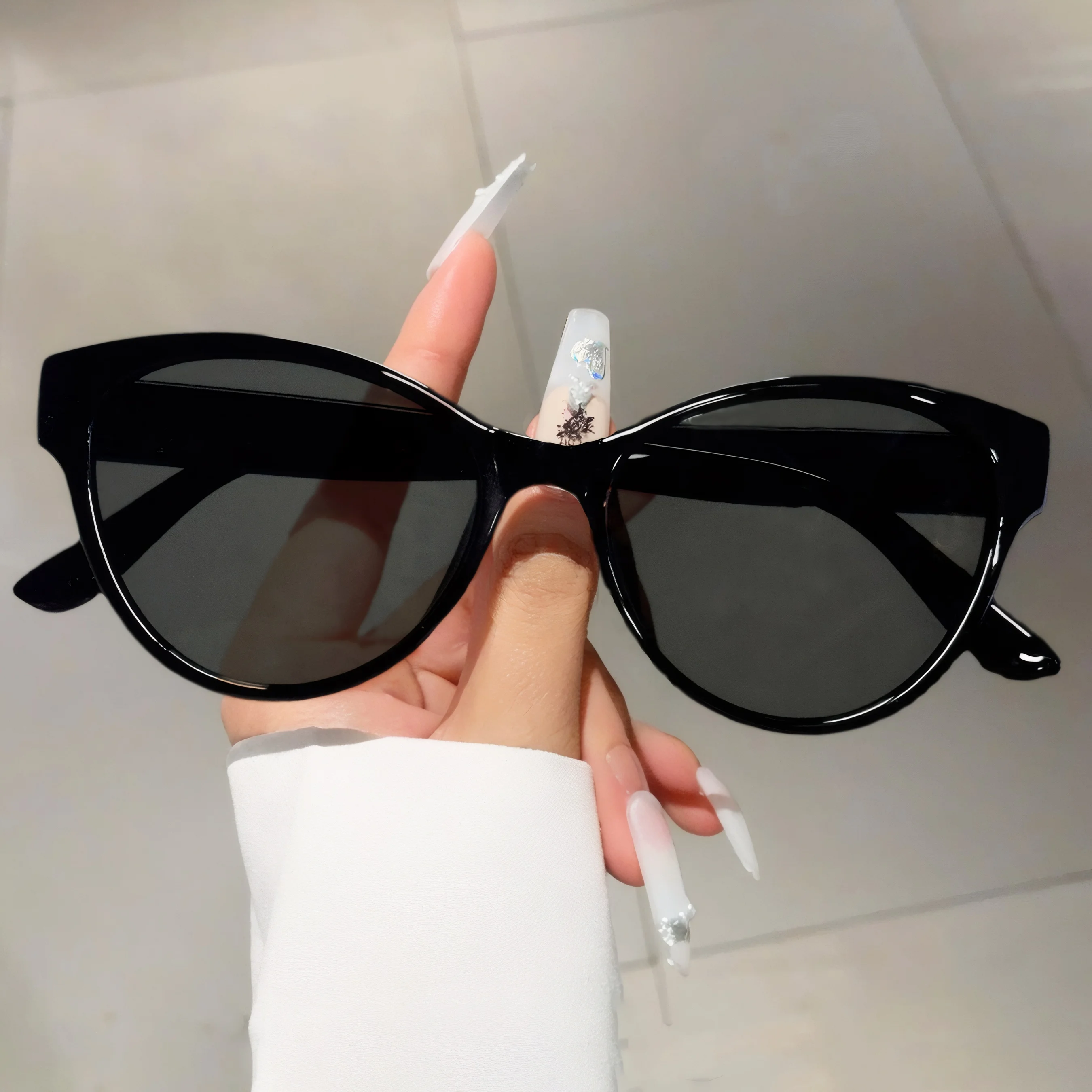 Neue Cat-Eye-Brille im Vintage-Stil für Damen, trendige, modische, ästhetische Farbtöne