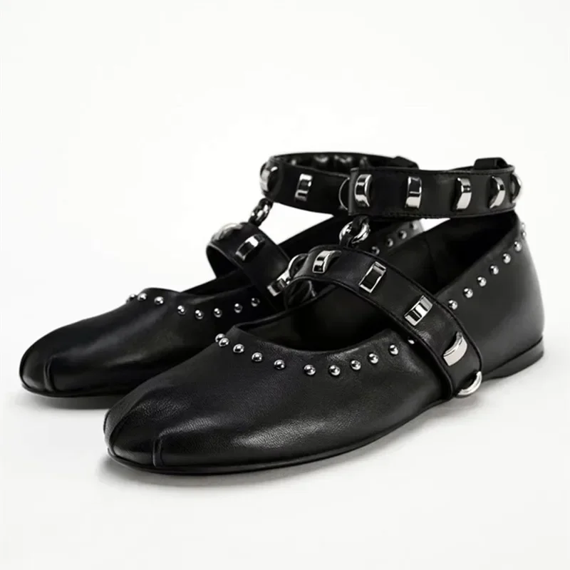 

Punk Style Metal Rivet Decoration Ballet Flats Women Fashion Ankle Buckle Black Soft Leather Loafers Luxury Light Designer Shoes