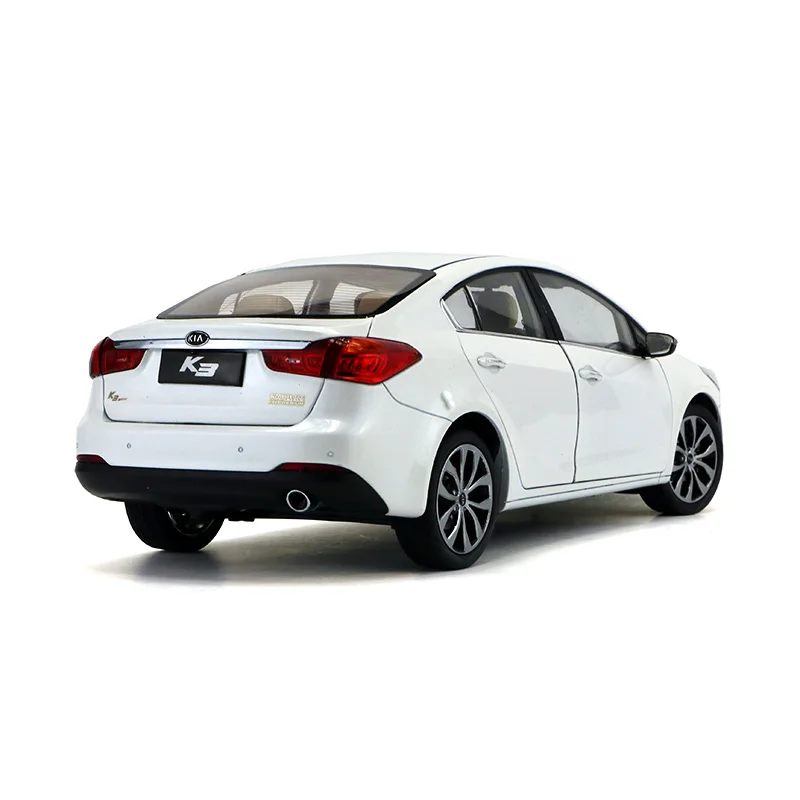 Modello originale 1:18, Cina Kia K3 Optima 2014, verniciato non perfetto, modello di auto in lega per display, regali e collezioni