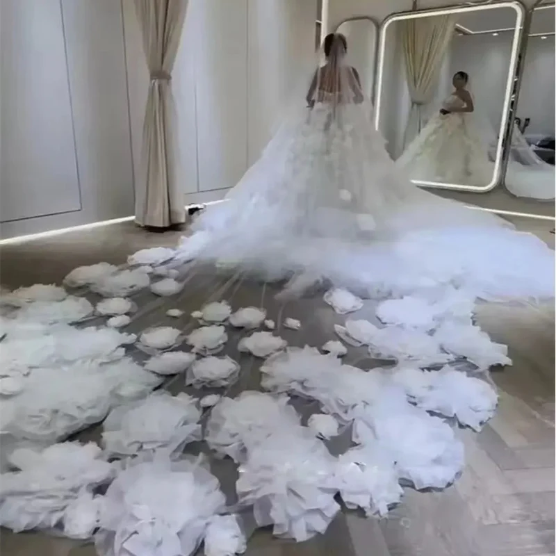 

Customized 3D Handmade Flower Veil 2024 New Cathedral Wedding Accessories Bridal Luxury White Wedding Headveil with Haircomb