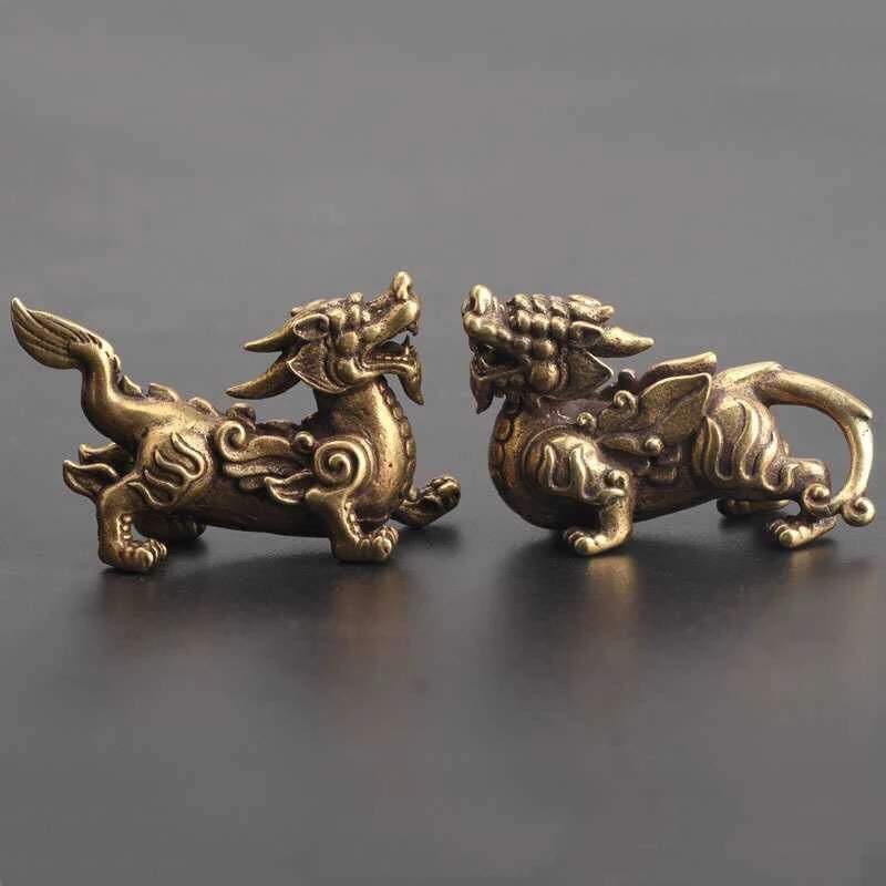 Retro Brass Chinese Ancient Beast Flying Pixiu Home Decor Ornaments Copper Animal Figurines Fengshui Statue