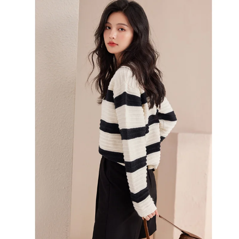 Women's New Style White Stripe Long Sleeves Knitted Sweater Temperament Comfortable Cardigan Versatile Autumn and Winter Coat