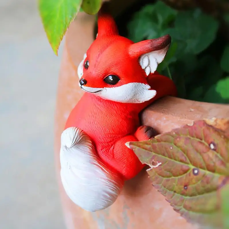 Animal Plant Pot Hangers Cute Animal Figurines Planter Pot Huggers Climbing Animal Sculpture Outdoor Statues Ornaments For