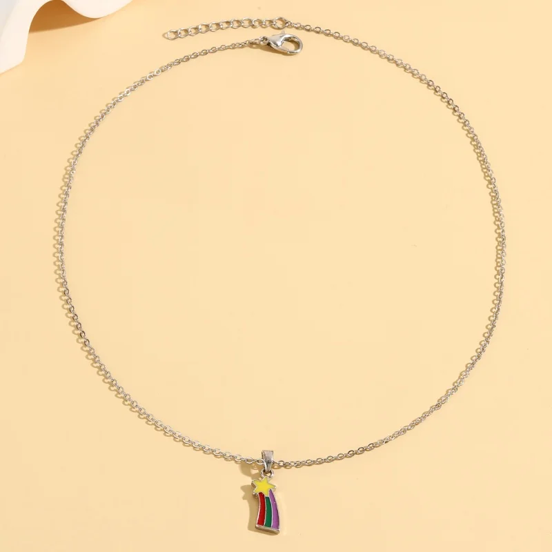 Collana con barra a stella a flusso colorato di nuova moda per le donne Regalo di gioielli per feste con catena a clavicola per ragazze anziane di lusso leggero squisito
