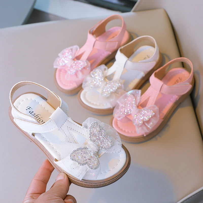 Sandalias de cuero con mariposa para niñas, zapatos de princesa suaves, a la moda, informales, antideslizantes, para playa y verano, novedad de 2023