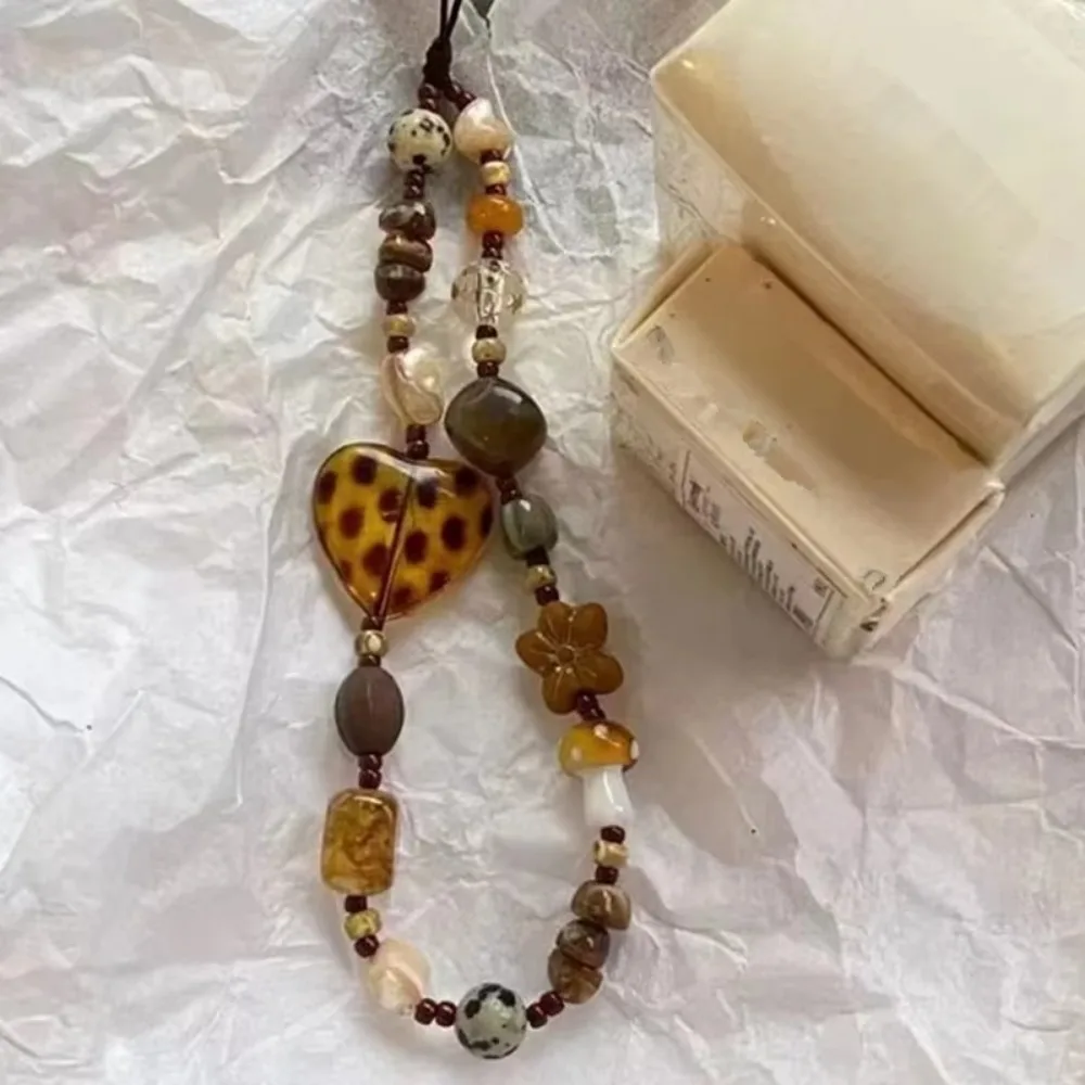 

Cute Retro Phone Chain Rope Resin Leopard Heart Beaded Hanging Cord Bag Pendant For Girl Woman
